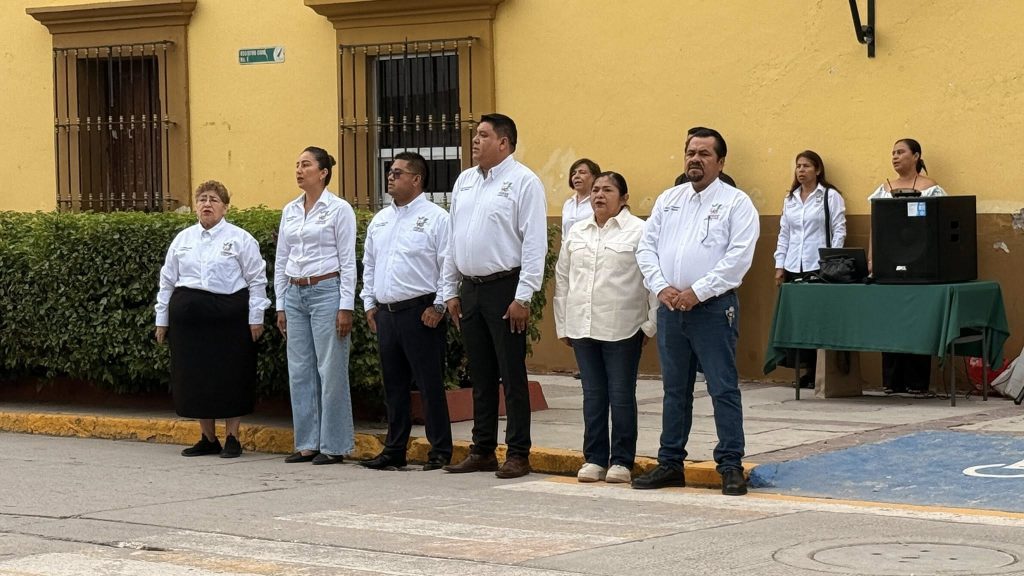  Honores a la Bandera