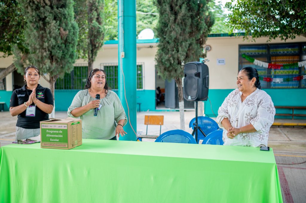 En la Escuela Benito Juárez de la comunidad El Refugio, Ciudad Fernández, se realizó la entrega de alimento