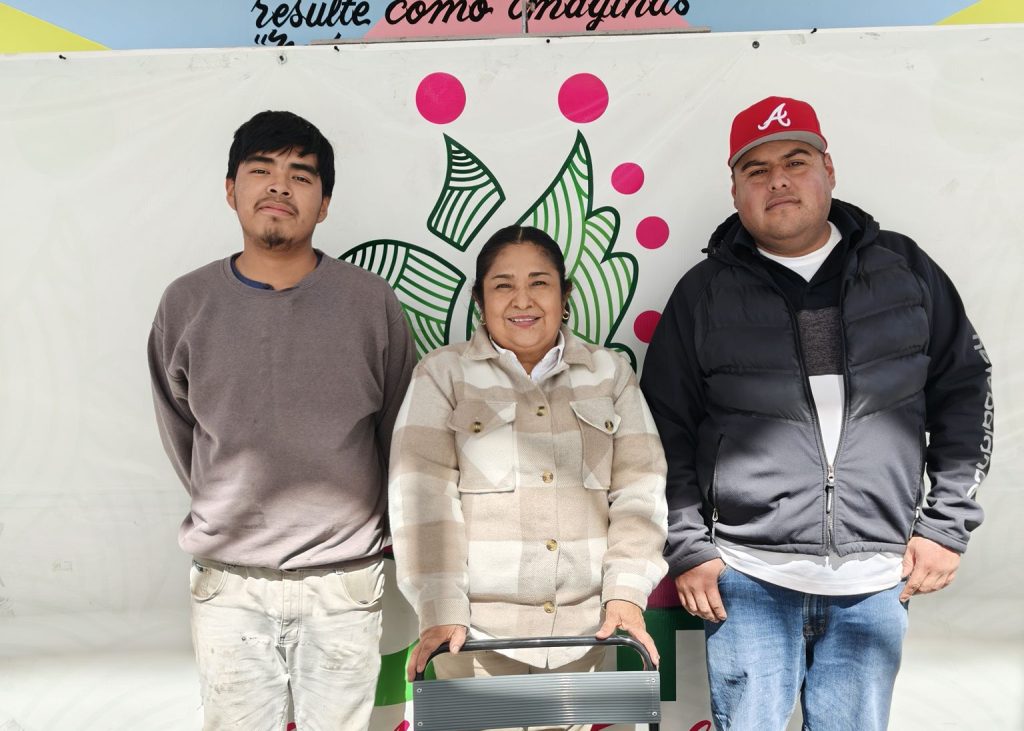 Entrega de una silla cómodo para la señora María Álvarez Pérez
