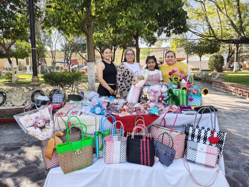 Se promovió el consumo local en la Plaza Principal de Ciudad Fernández