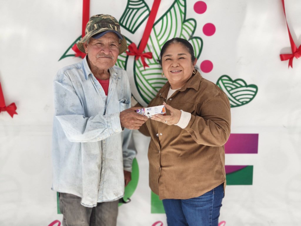 DIF Ciudad Fernández gestiona medicamento para el señor Vicente Maldonado